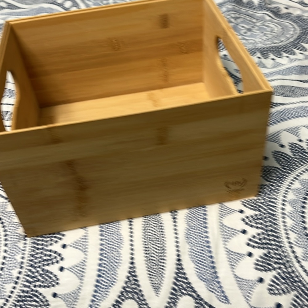 Storage container - Picture 3 of 3